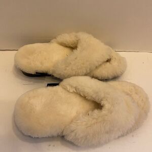 Old friend flip flops fur slippers 9.5-10.5